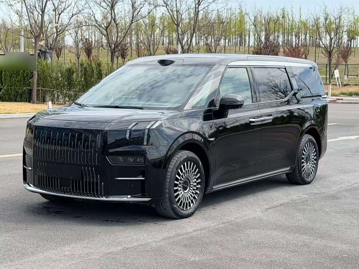 2024 Zeekr 009 front exterior
