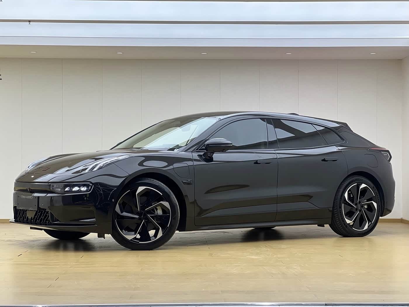 2022 Zeekr 001