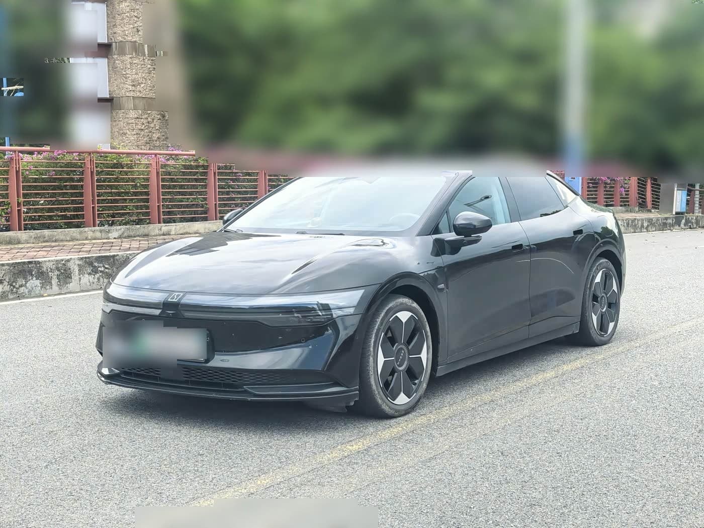2023 Zeekr 007 front exterior