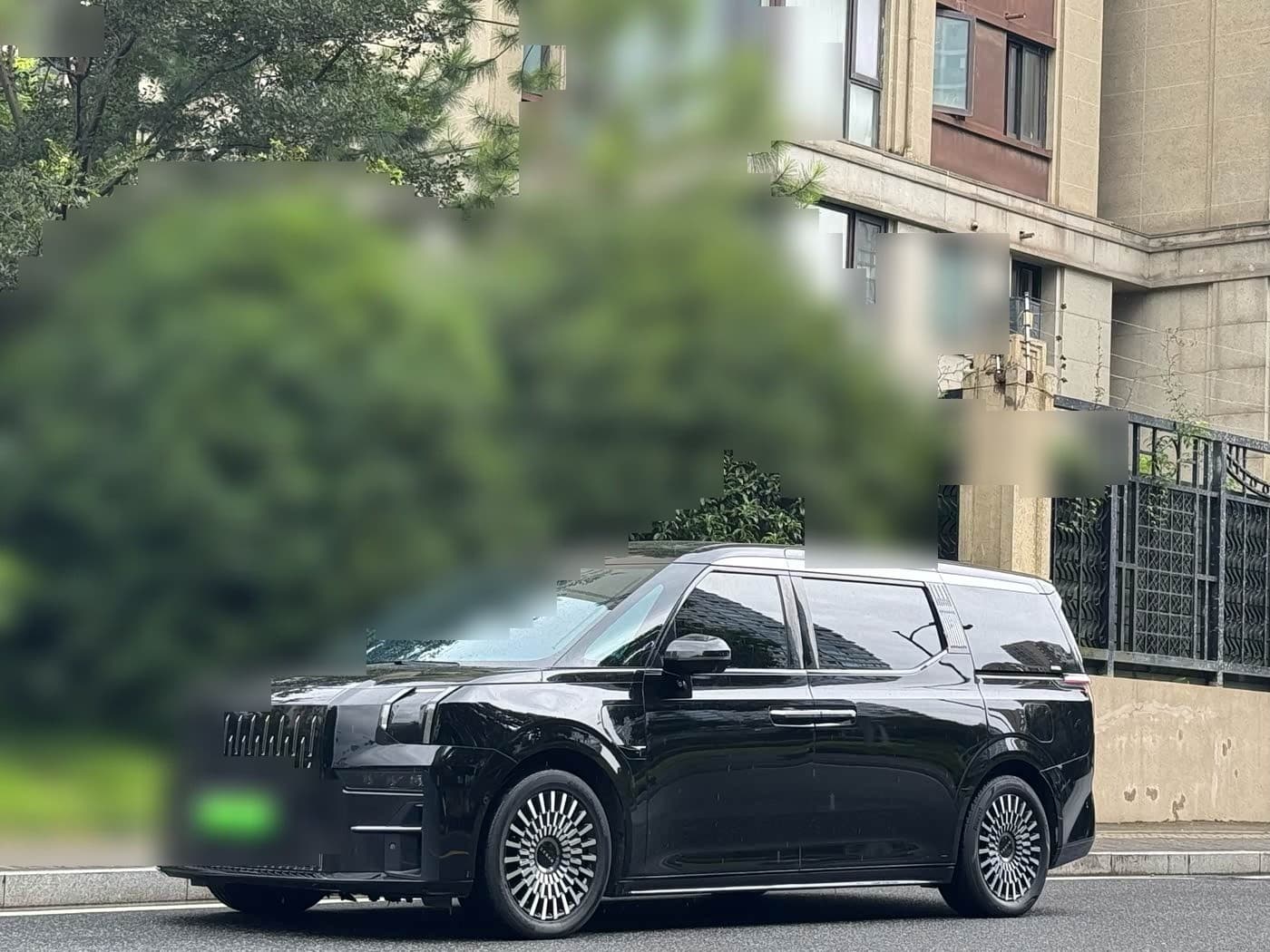 2022 Zeekr 009 front exterior