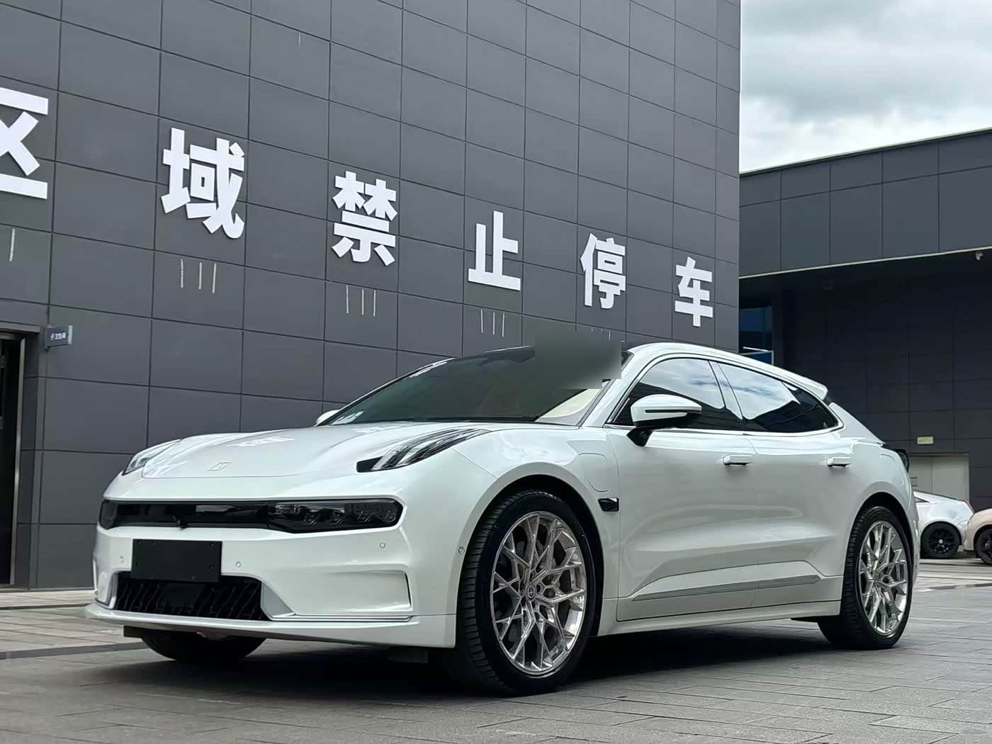 2022 Zeekr 001