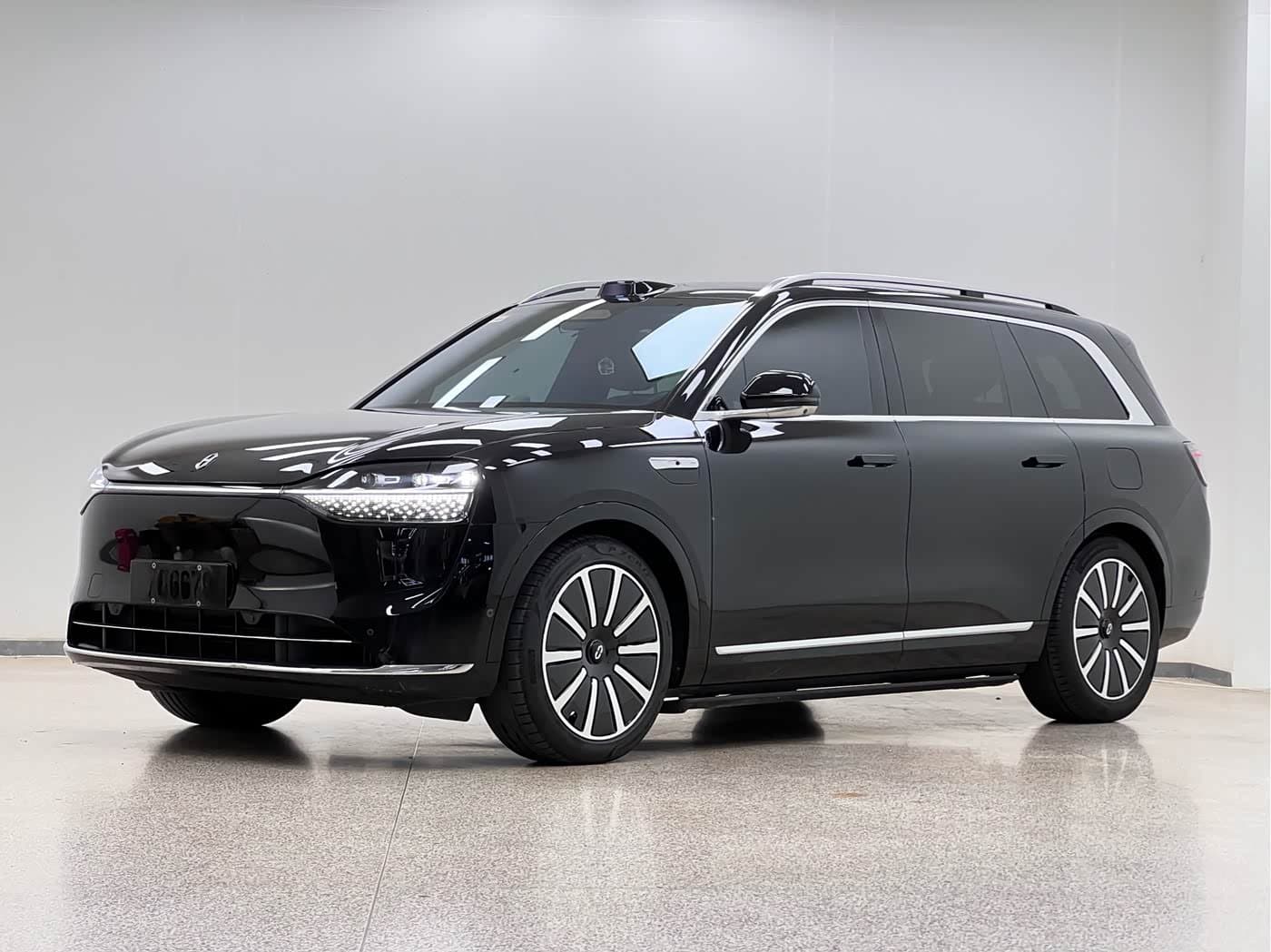 2023 AITO Wenjie AITO M9 front exterior