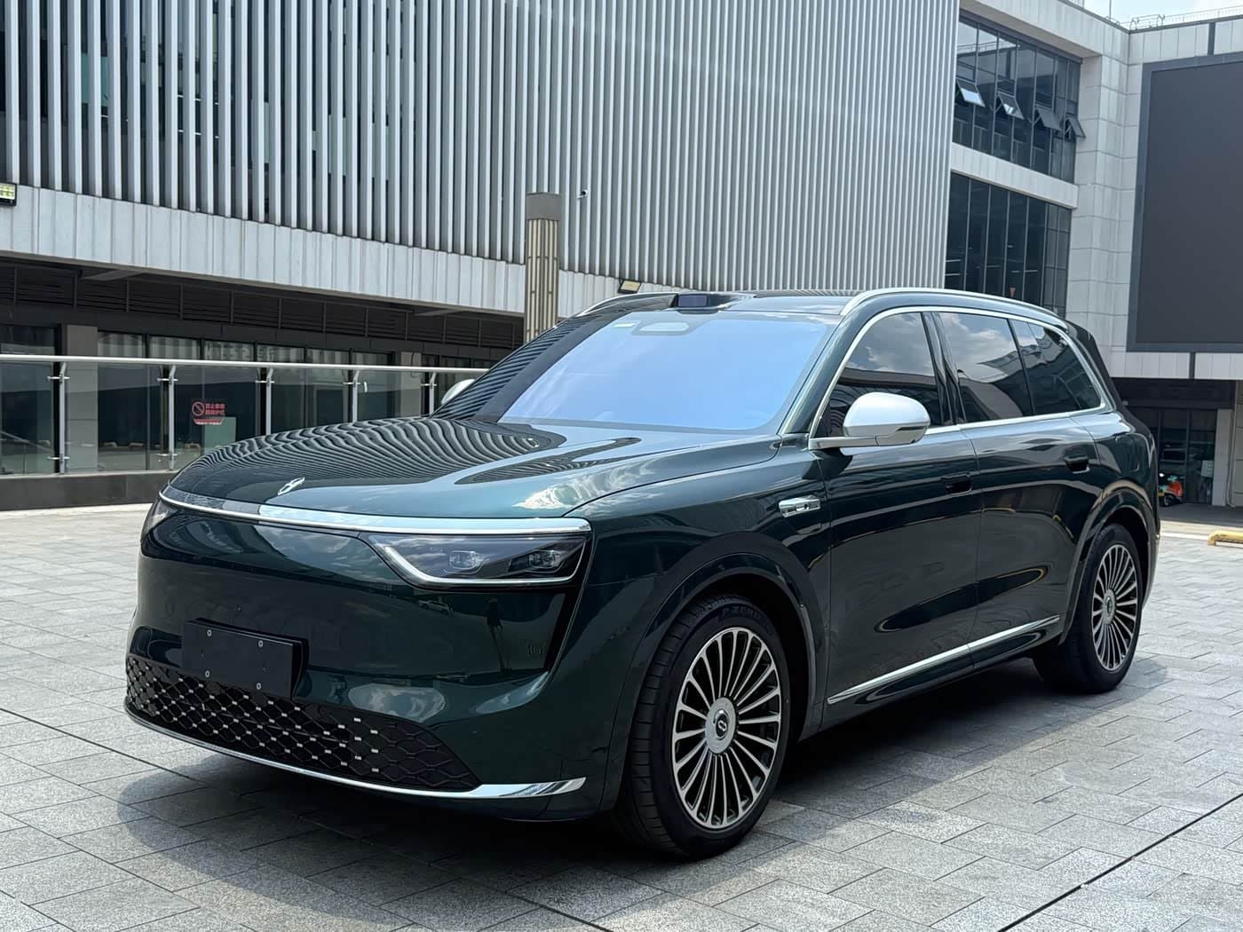 2025 AITO Wenjie AITO M8 front exterior