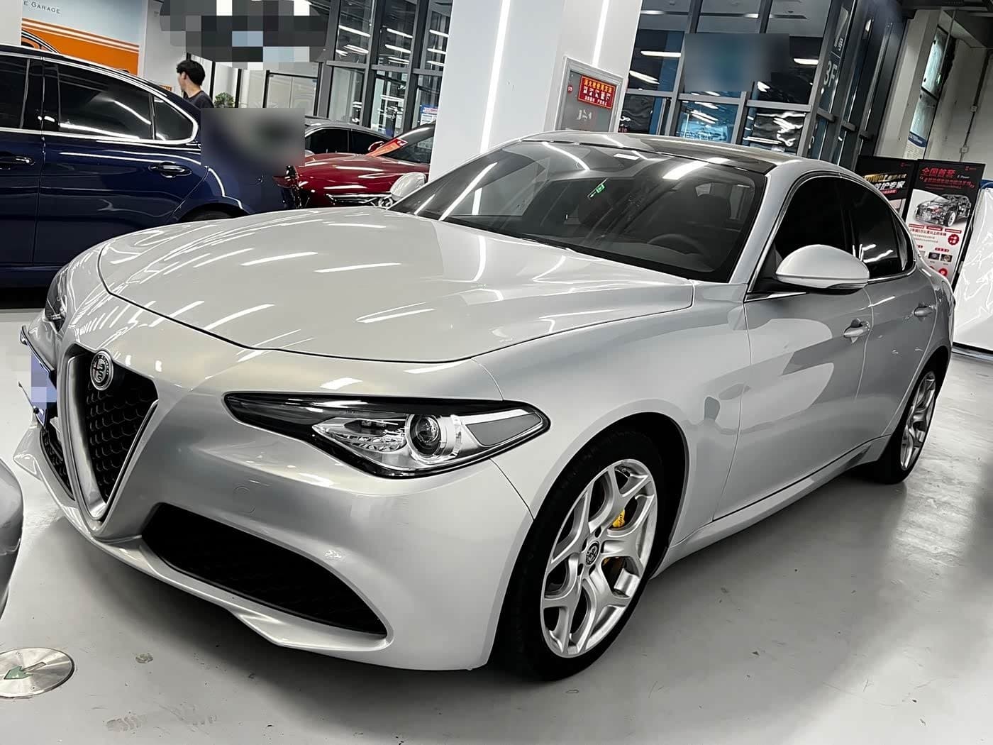 2020 Alfa Romeo Giulia front exterior