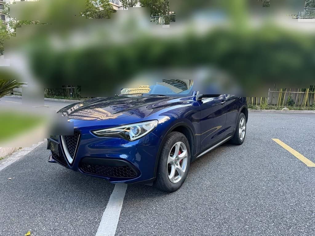 2017 Alfa Romeo Stelvio front exterior