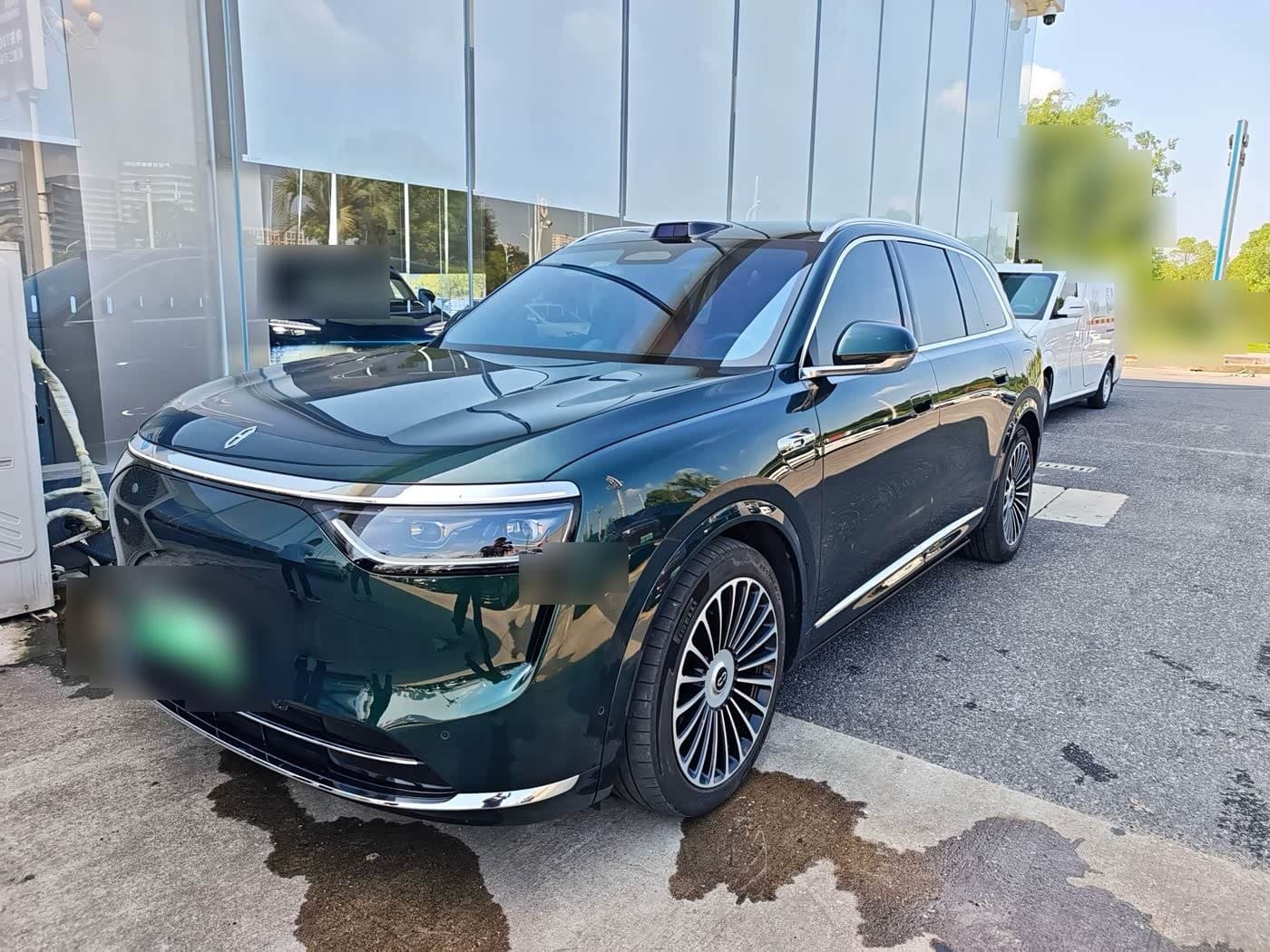 2025 AITO Wenjie AITO M8 front exterior