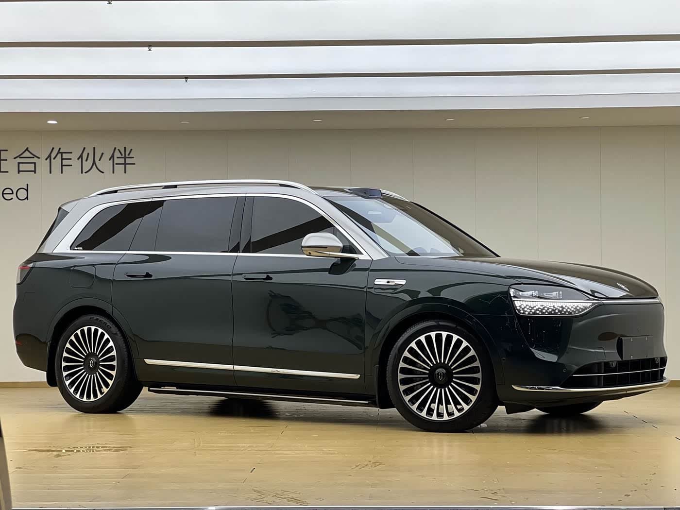 2023 AITO Wenjie AITO M9 front exterior