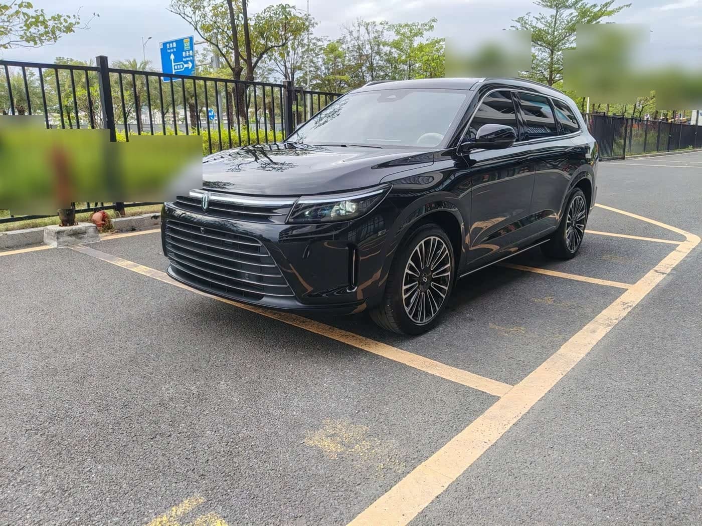 2023 AITO Wenjie AITO M7 front exterior