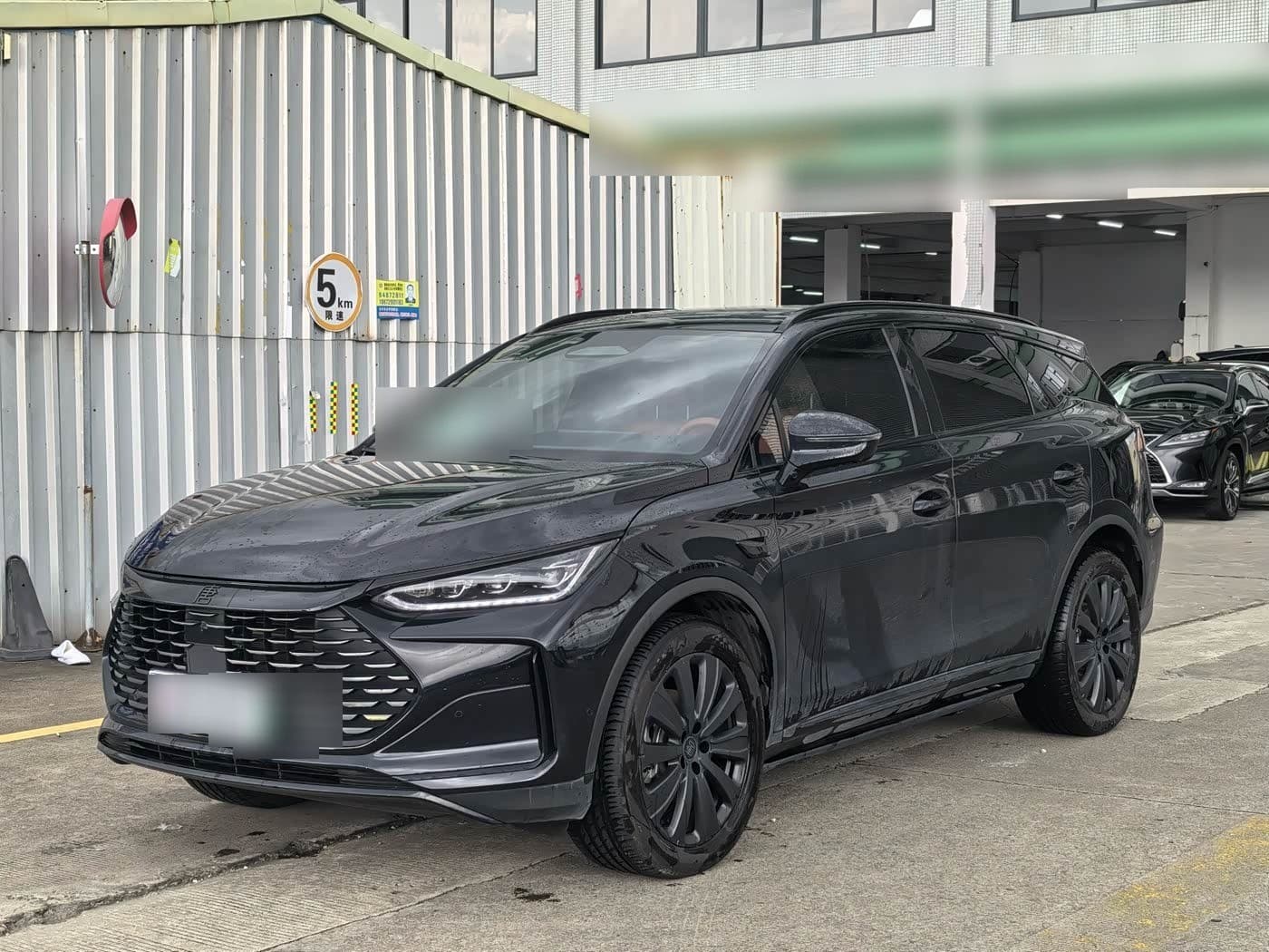 2025 BYD Tang New Energy front exterior