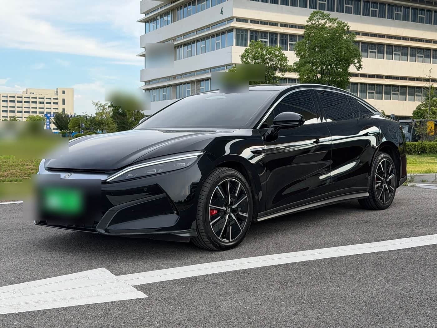 2025 BYD Han L front exterior