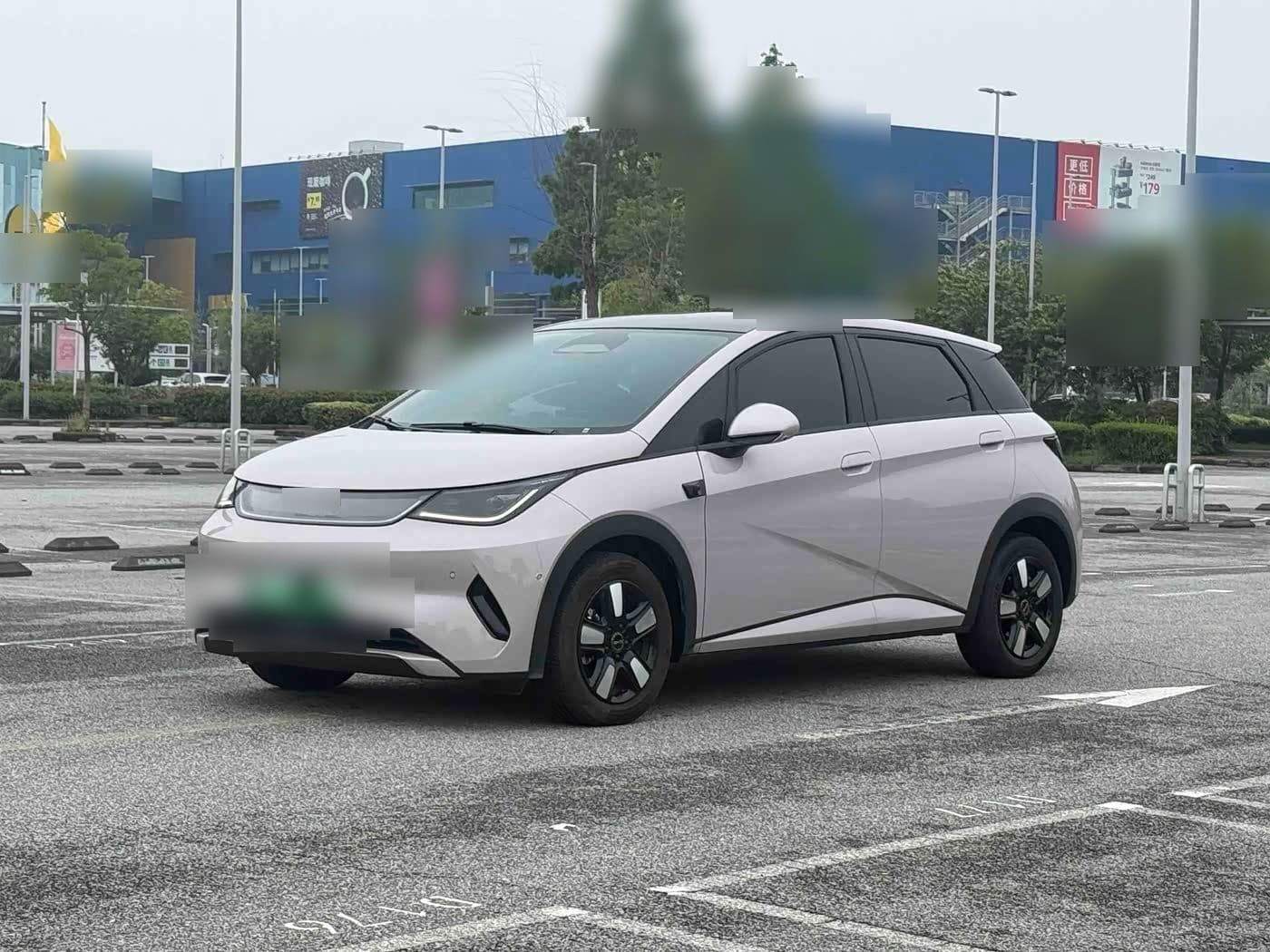 2025 BYD Dolphin front exterior