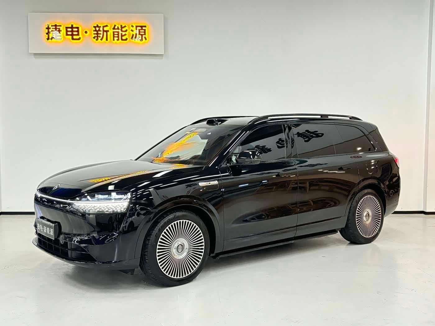 2023 AITO Wenjie AITO M9 front exterior