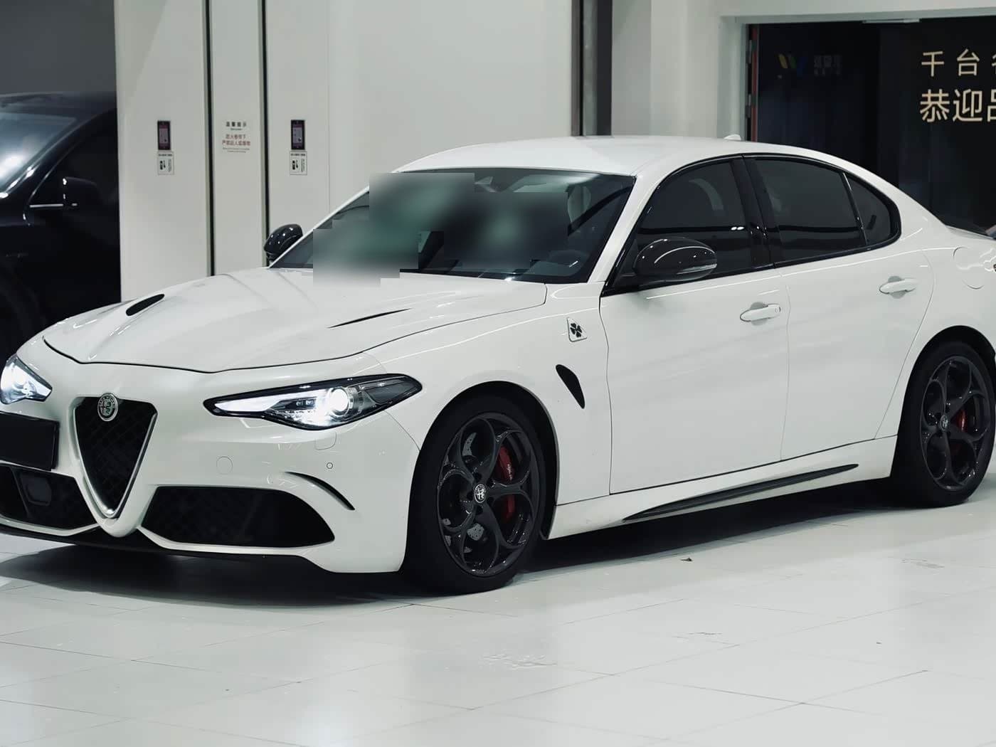 2017 Alfa Romeo Giulia front exterior