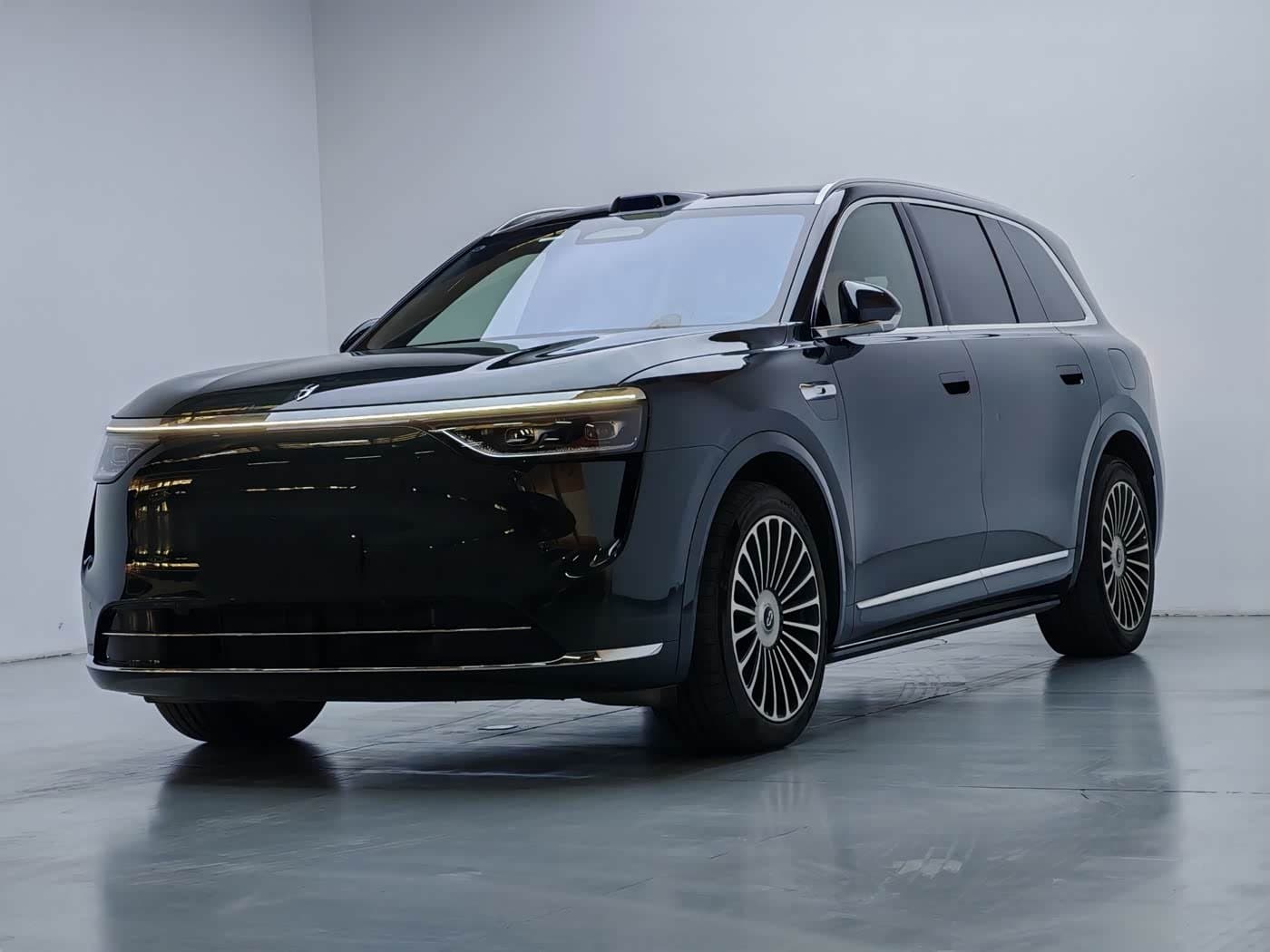 2025 AITO Wenjie AITO M8 front exterior