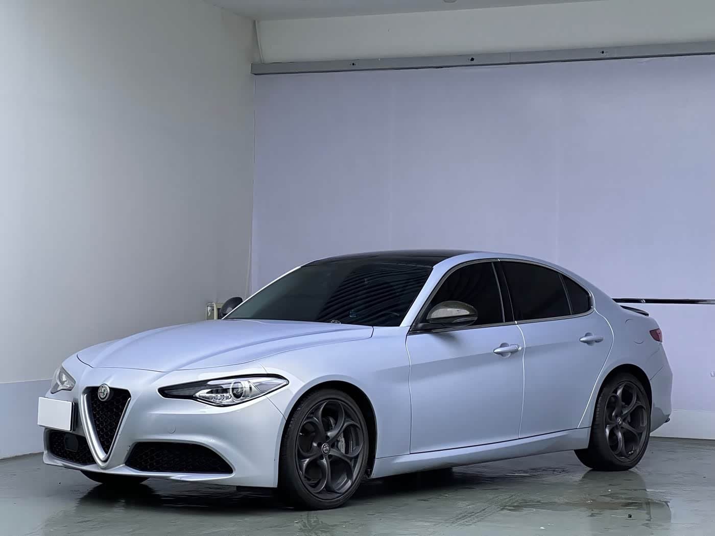 2021 Alfa Romeo Giulia front exterior