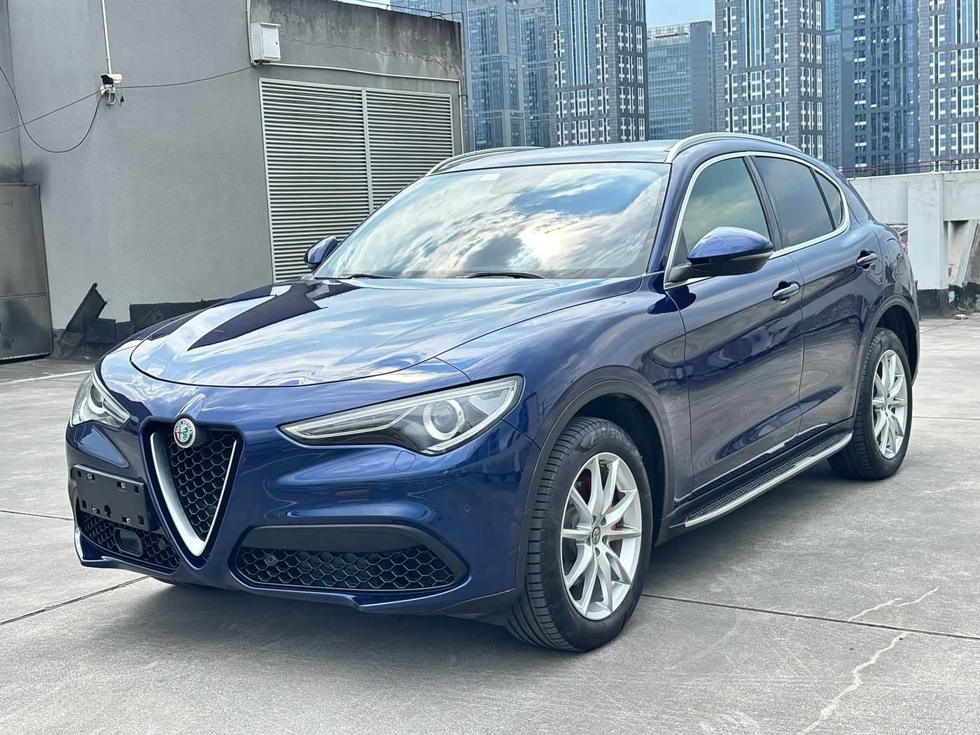 2017 Alfa Romeo Stelvio front exterior