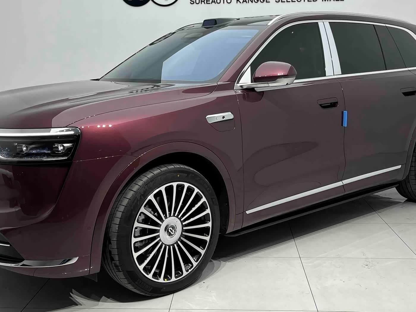 2025 AITO Wenjie AITO M8 front exterior