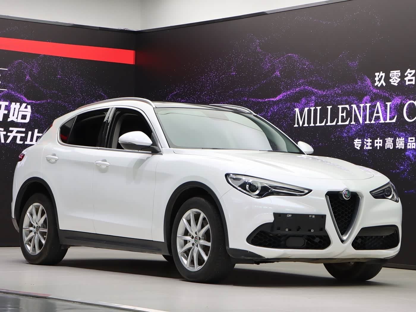 2017 Alfa Romeo Stelvio front exterior