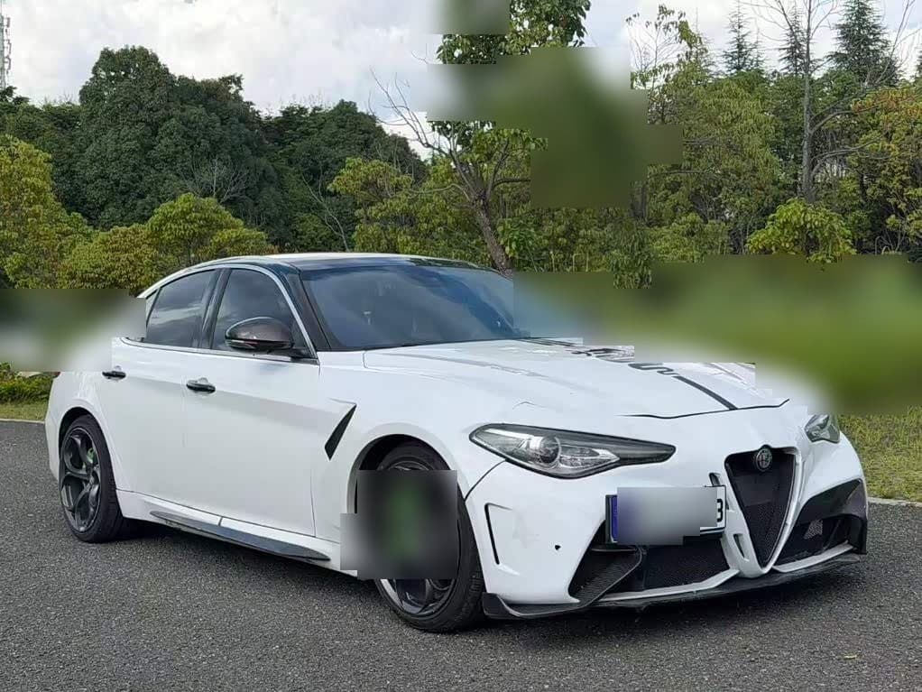 2017 Alfa Romeo Giulia front exterior