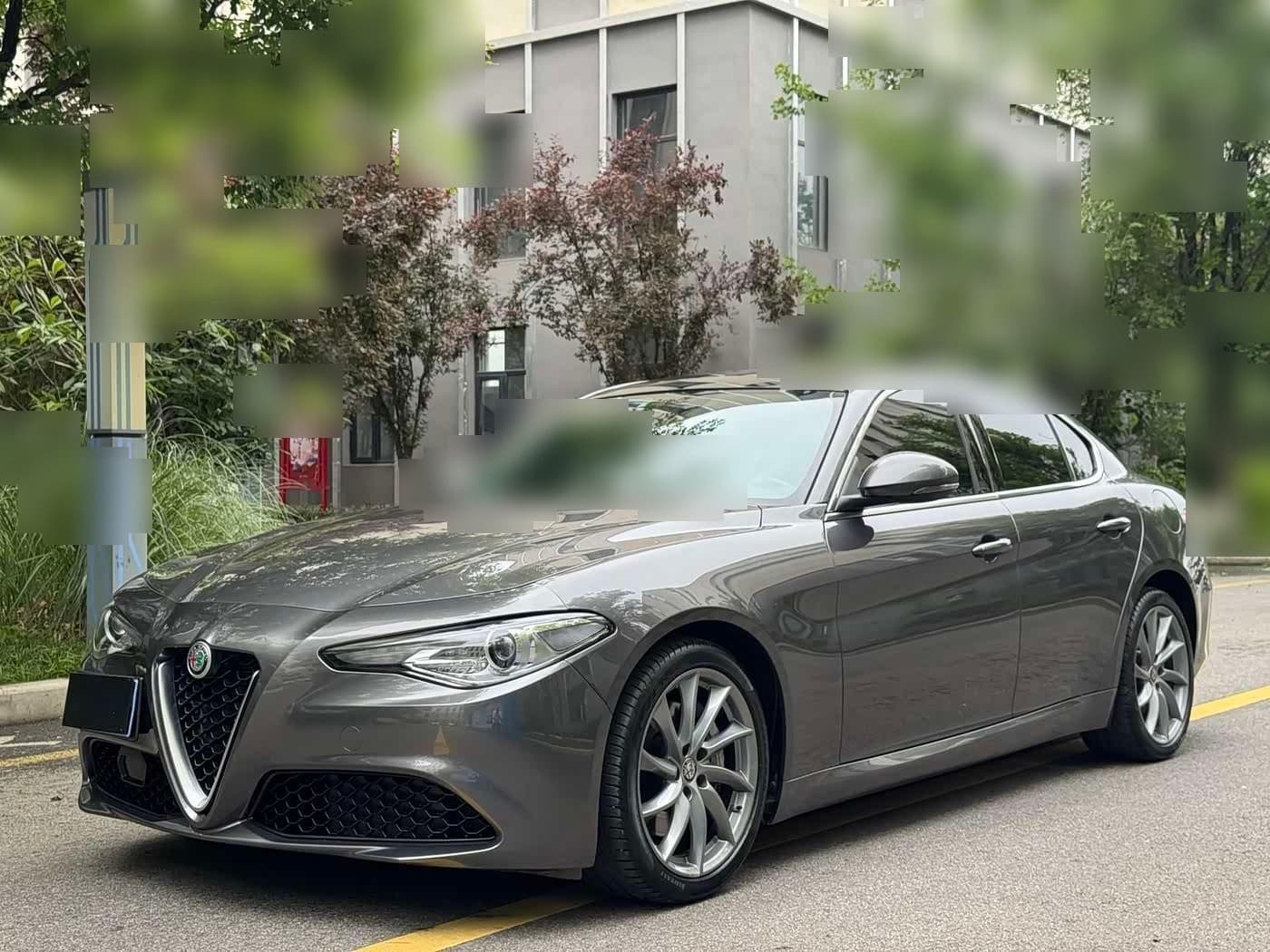 2021 Alfa Romeo Giulia front exterior