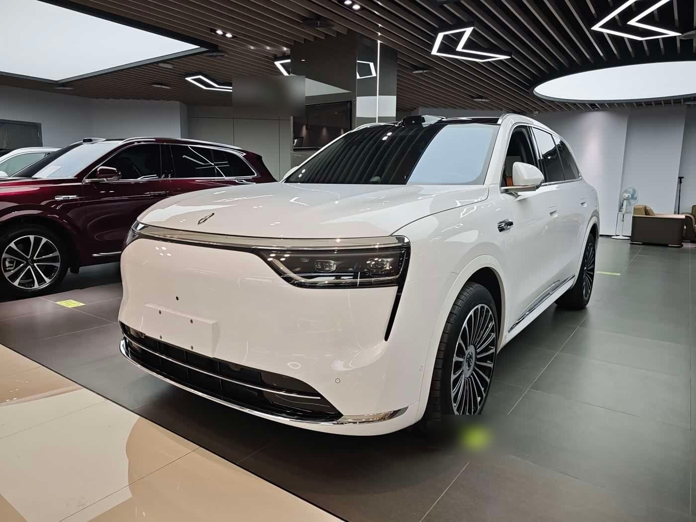 2025 AITO Wenjie AITO M8 front exterior