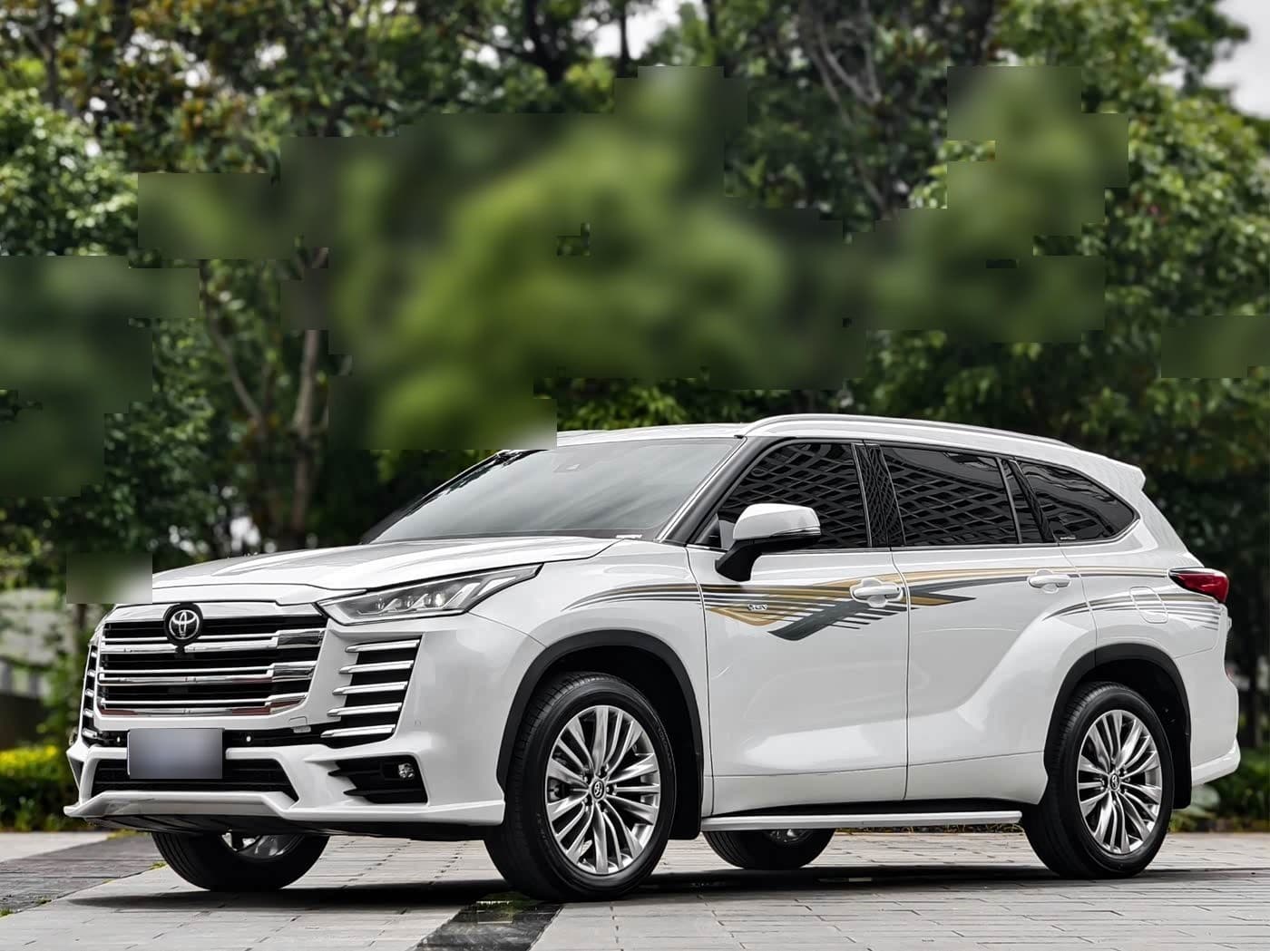 2024 Toyota Highlander front exterior