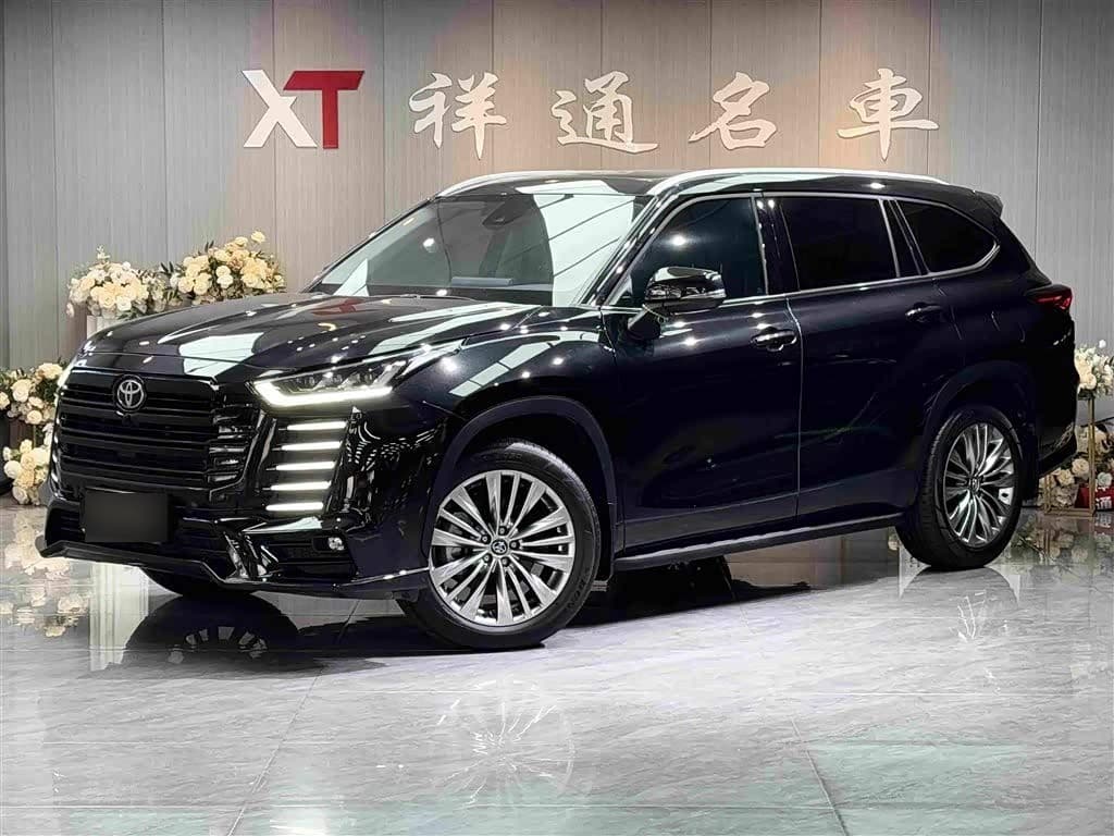 2024 Toyota Highlander front exterior