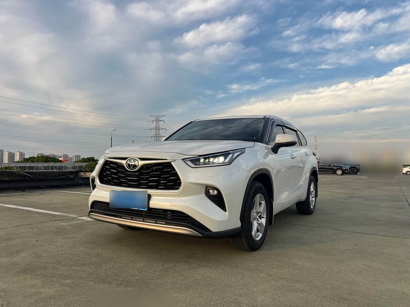 2025 Toyota Highlander front exterior