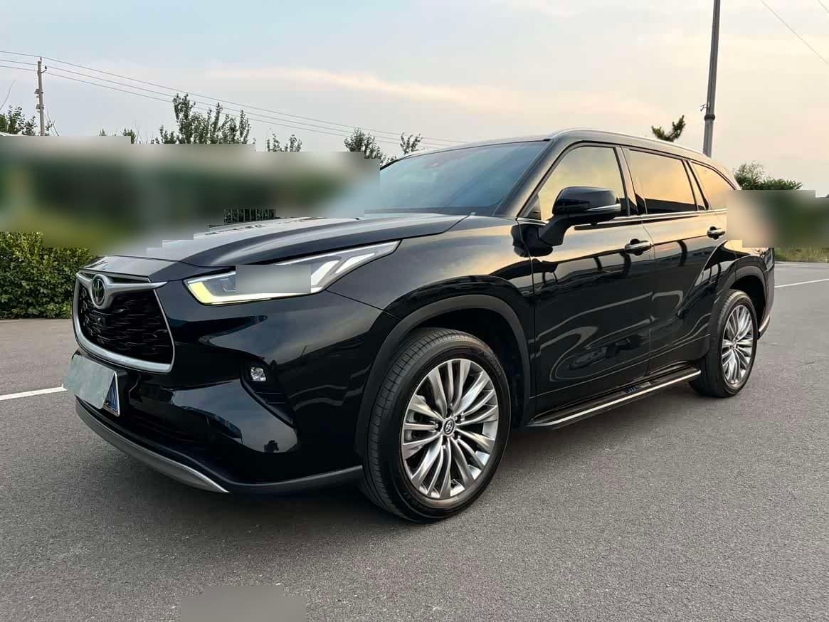 2024 Toyota Highlander front exterior