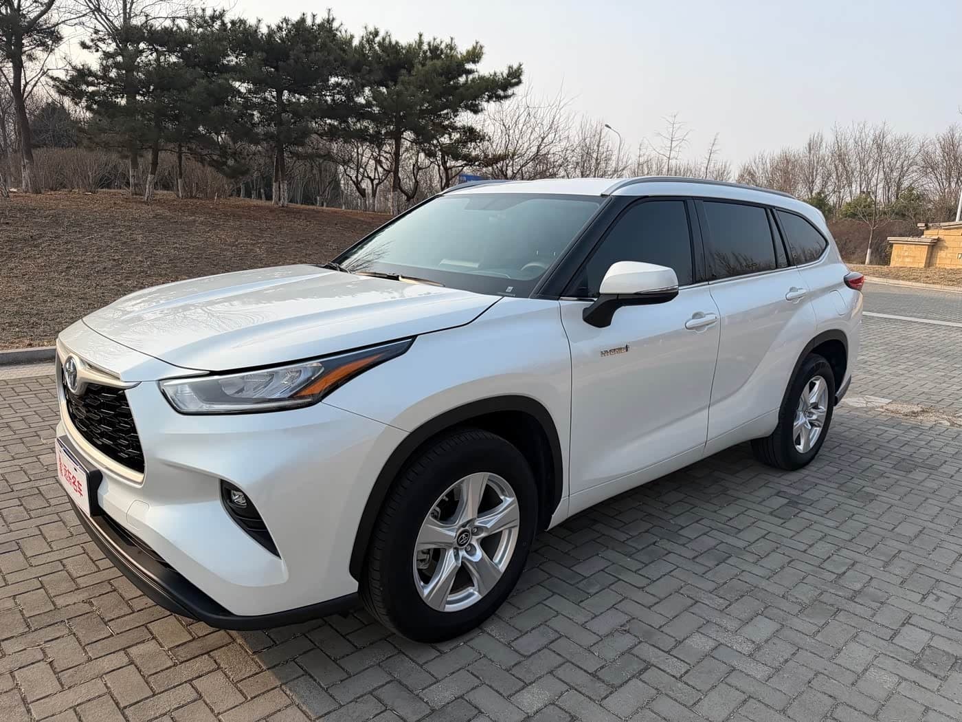 2024 Toyota Highlander front exterior