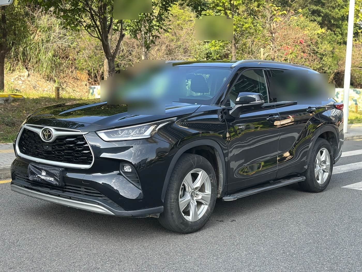 2024 Toyota Highlander front exterior