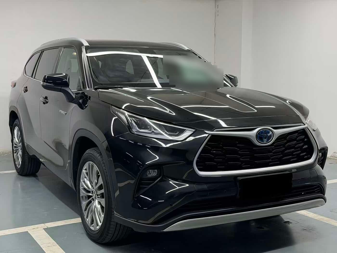 2024 Toyota Highlander front exterior