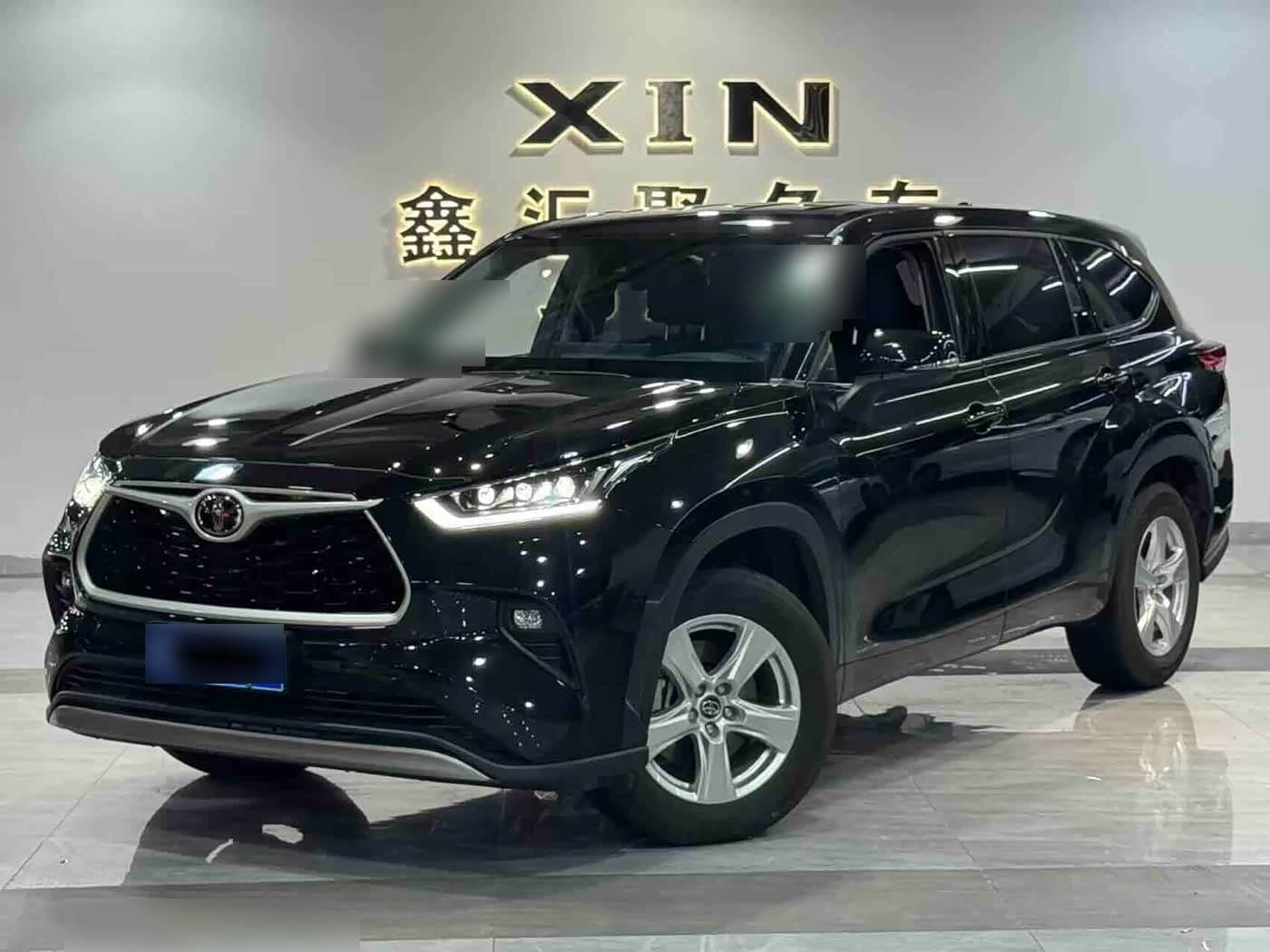 2025 Toyota Highlander front exterior