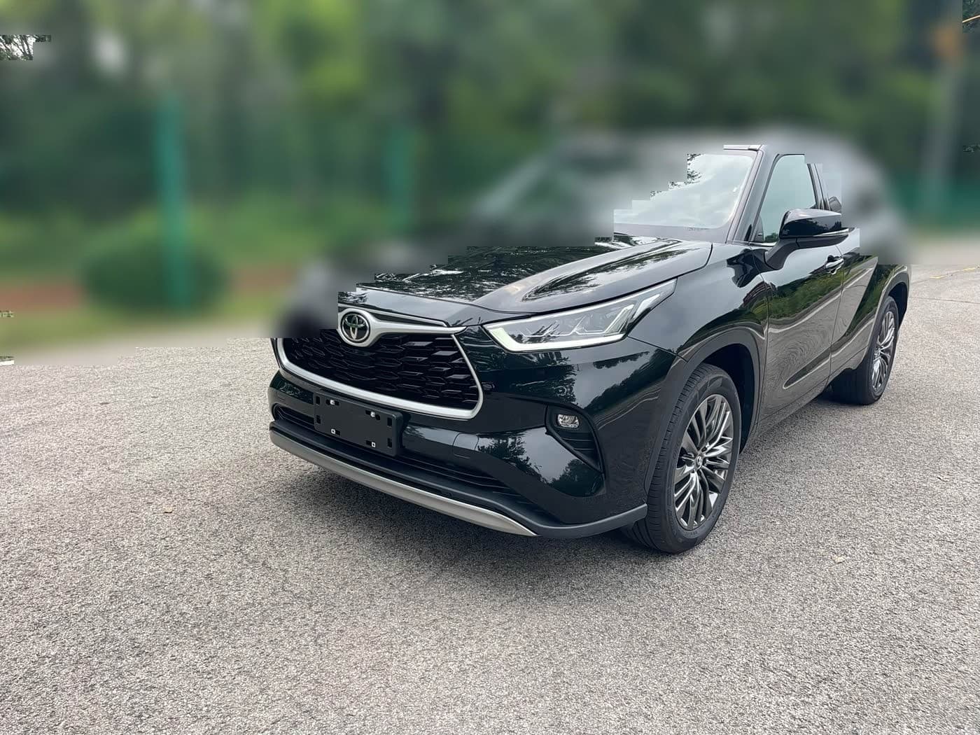2025 Toyota Highlander front exterior