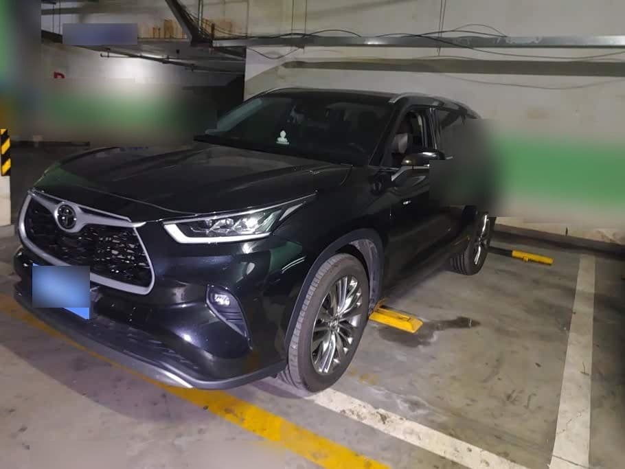 2024 Toyota Highlander front exterior
