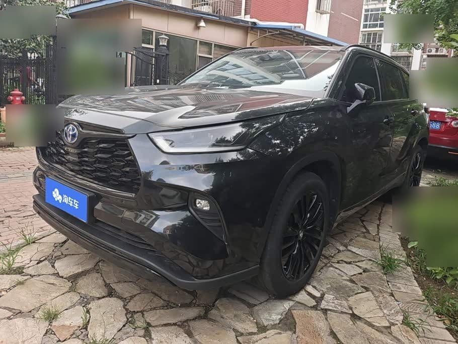 2024 Toyota Highlander front exterior