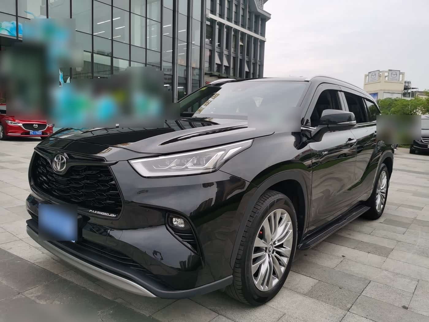 2024 Toyota Highlander front exterior
