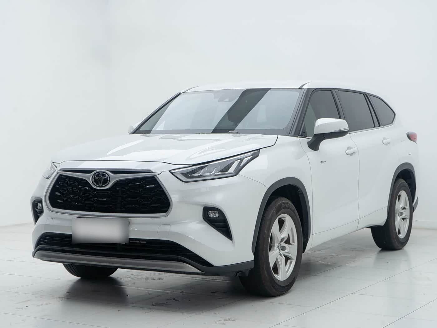 2024 Toyota Highlander front exterior