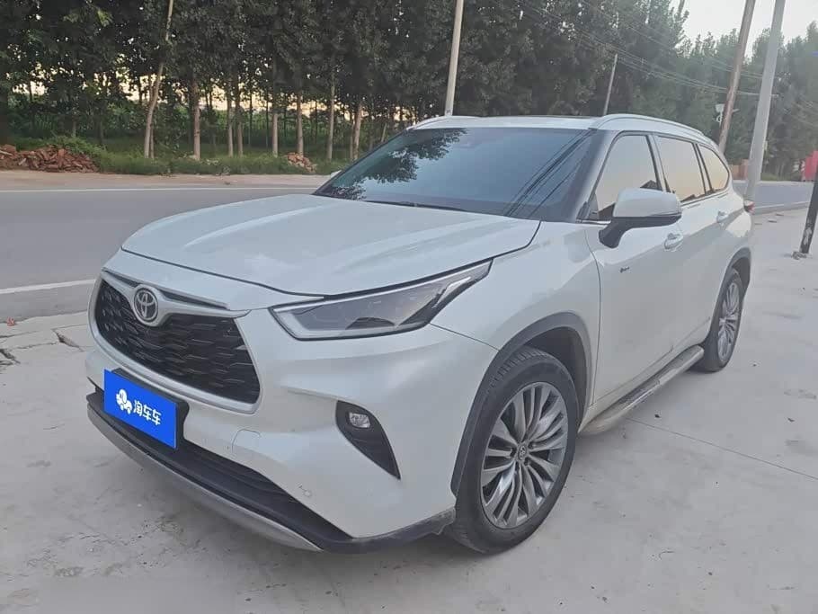 2024 Toyota Highlander front exterior