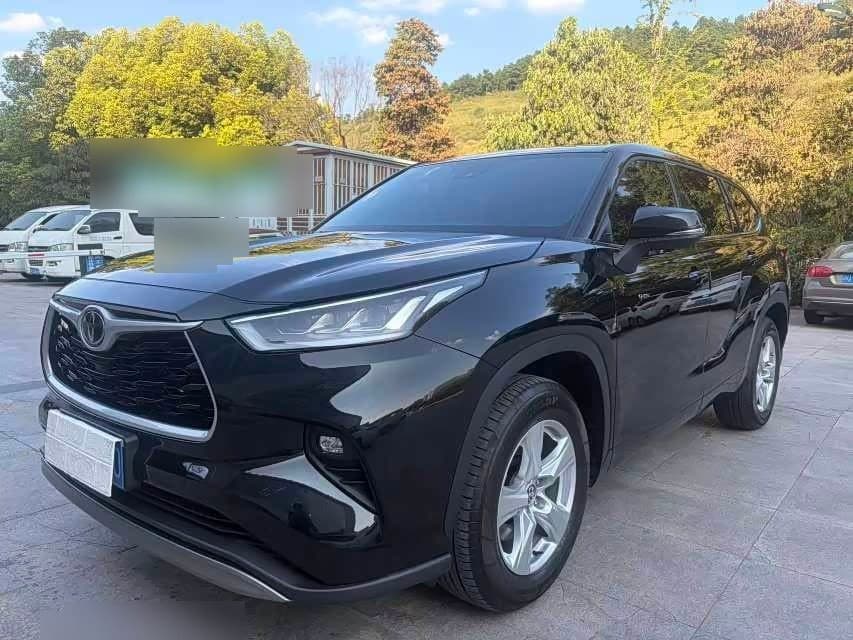 2024 Toyota Highlander front exterior