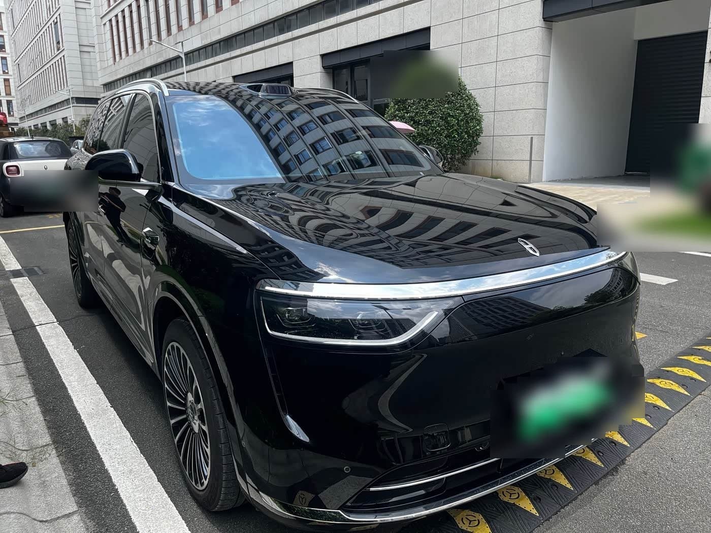 2025 AITO Wenjie AITO M8 front exterior