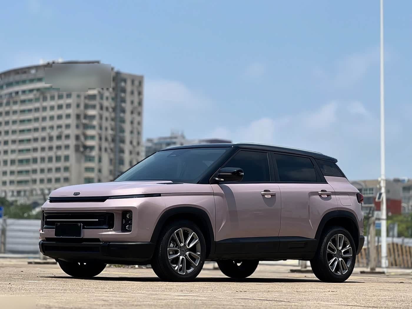 2025 Geely ICON front exterior