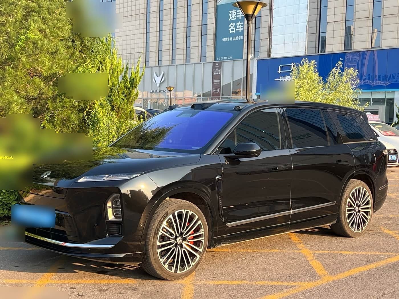 2025 NIO ES8