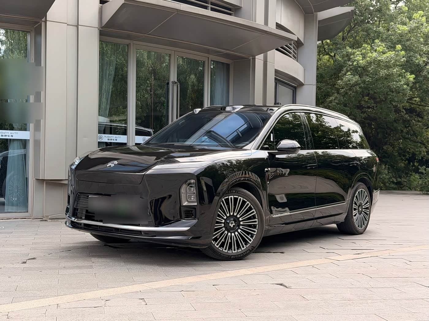 2025 NIO ES8