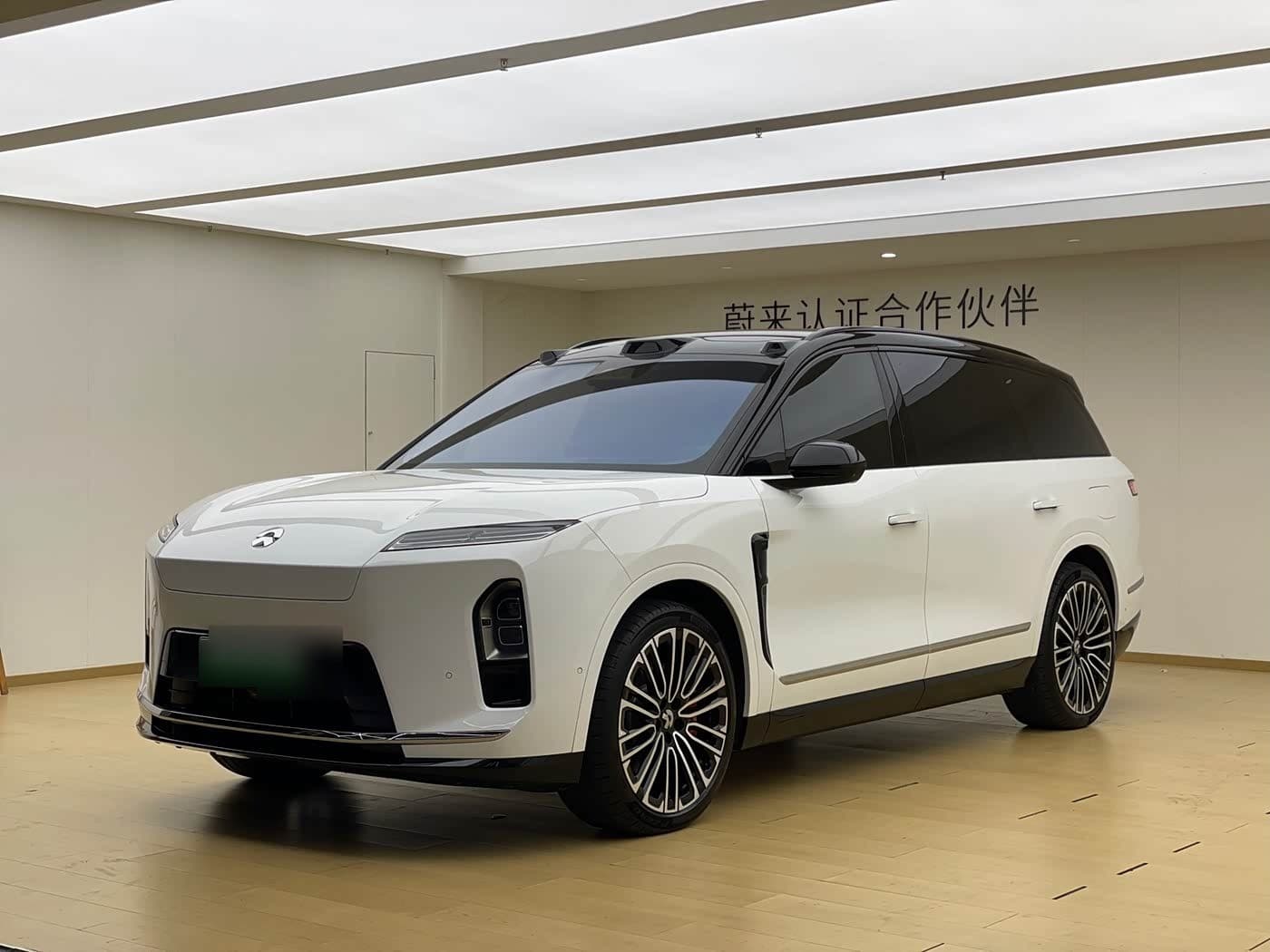 2025 NIO ES8