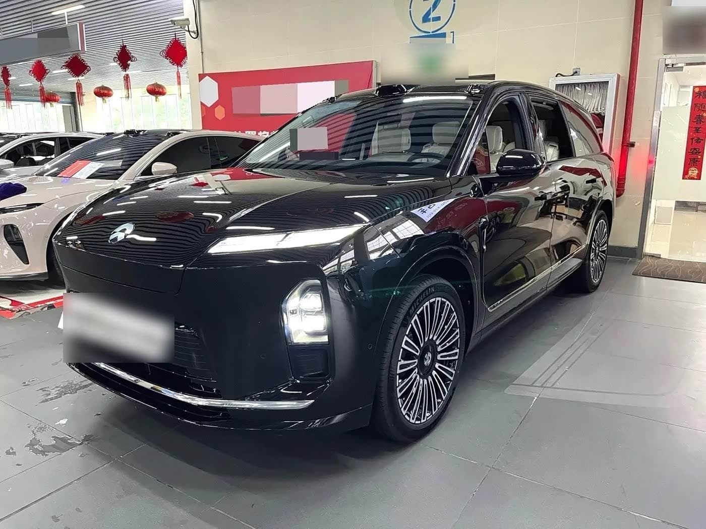 2025 NIO ES8