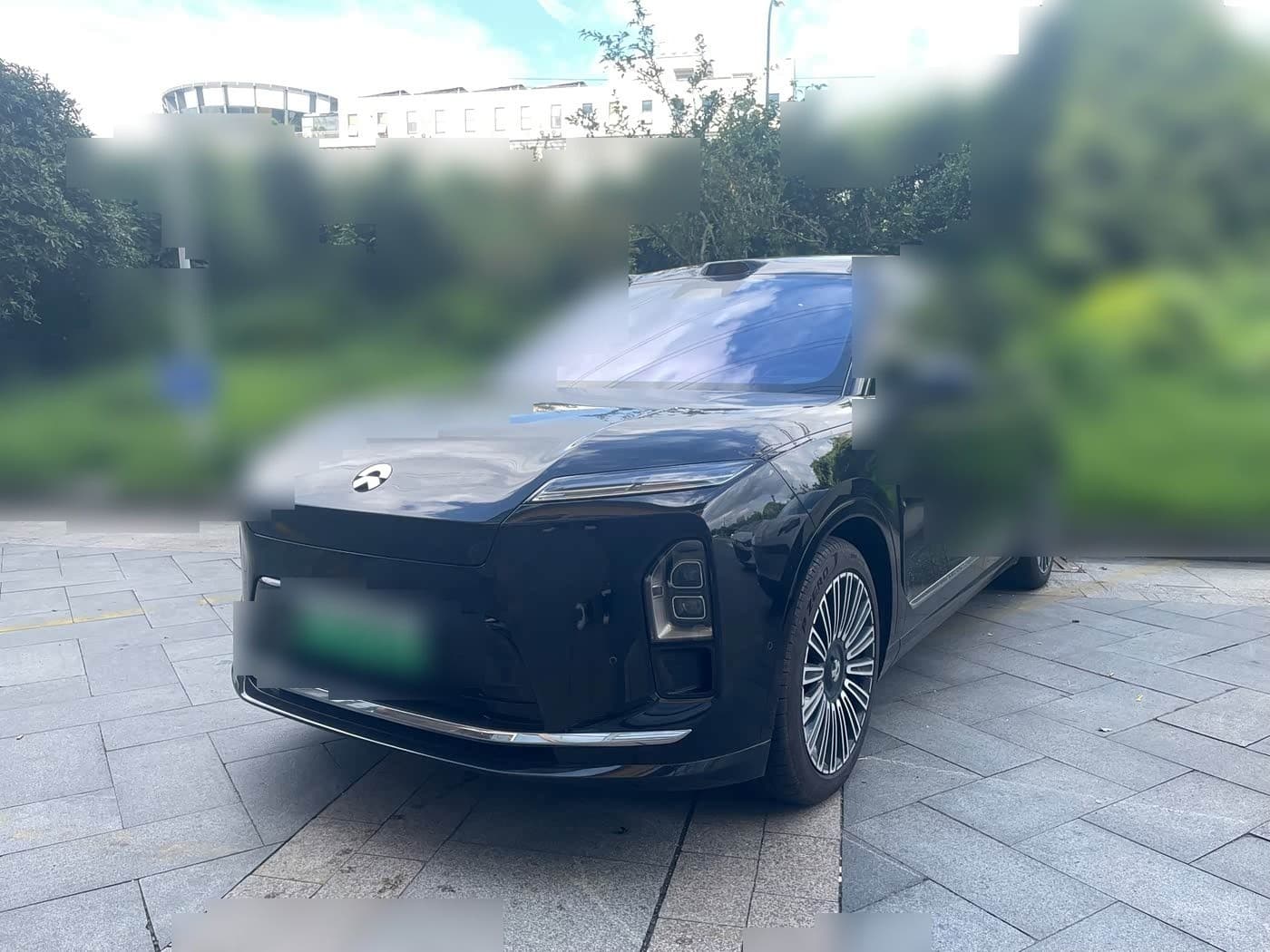 2025 NIO ES8