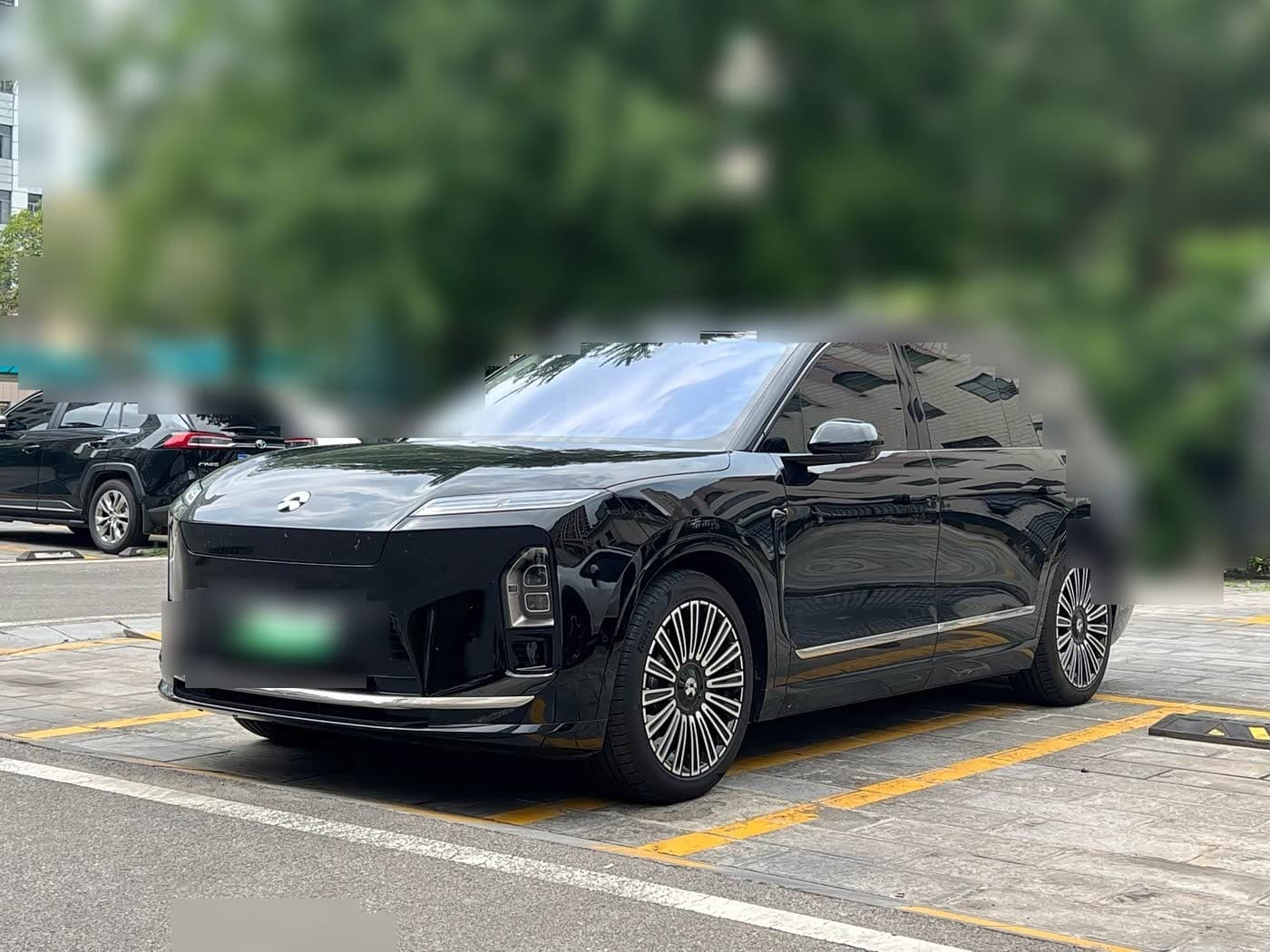 2025 NIO ES8