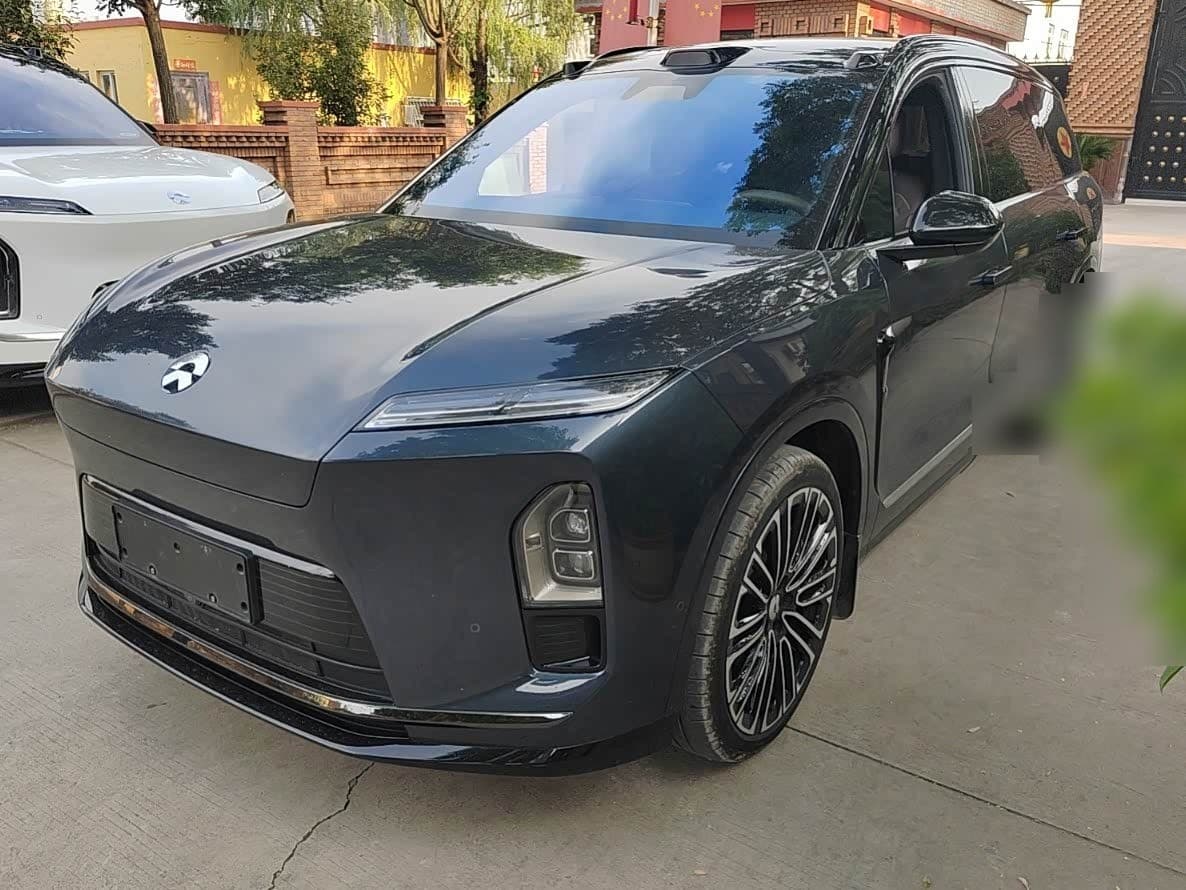 2025 NIO ES8