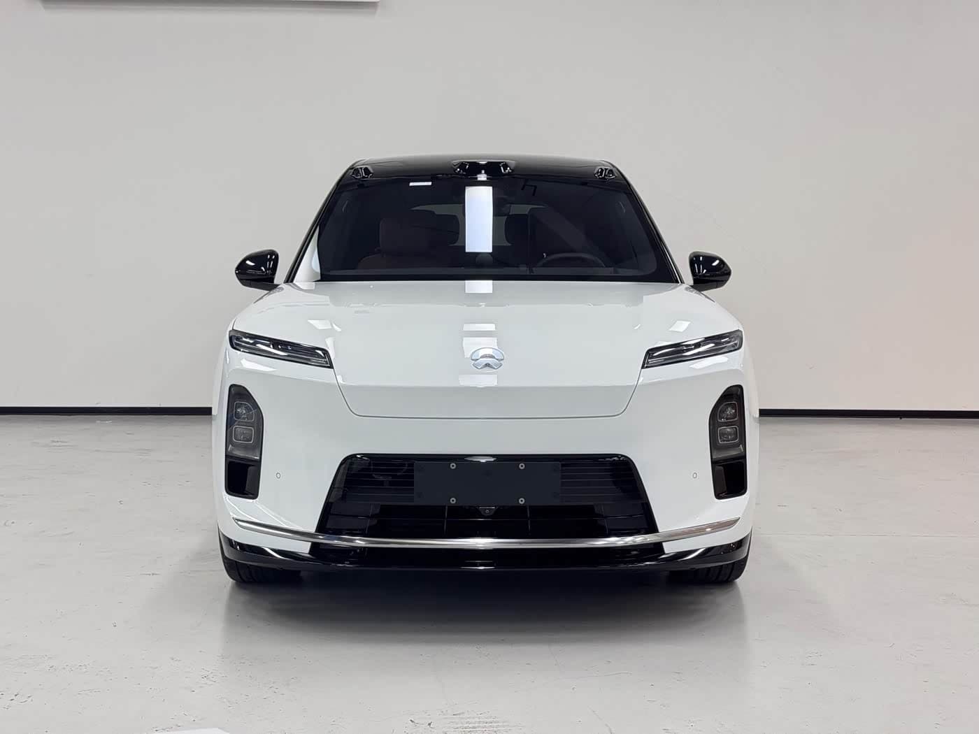 2025 NIO ES8